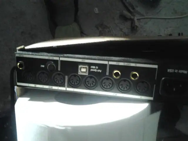 MOTU Micro Express usb midi 4×6 96 Interface pro audio studio re in Pro Audio & Recording Equipment in City of Montréal - Image 6