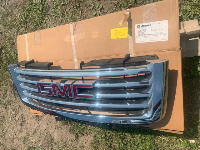 2007 / 14 GMC Sierra 1500 Grille OEM GM BRAND NEW in Other Parts & Accessories in Hamilton - Image 2