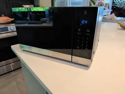 Four à micro-ondes LG (Modèle MSER0990S) LG Microwave Oven, View more