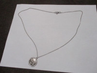 Collier avec pendentif - necklace with pendant
