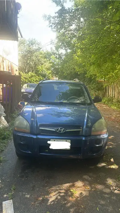 Selling my reliable 2008 Hyundai Tucson, a compact SUV, that has 181,080 km on the odometer. This ve...