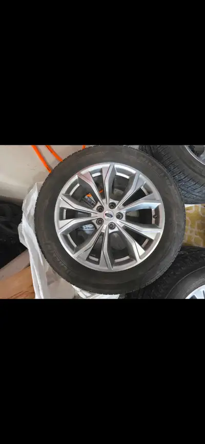 Selling a complete set of four (4) Factory OEM 20-inch Ford Explorer rims with Michelin Primacy A/S...