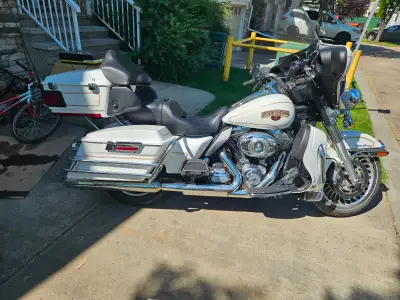Up for sale is my beautiful 2012 Shriners 140th edition. White Shriner bike. Very rare. Very comfort...