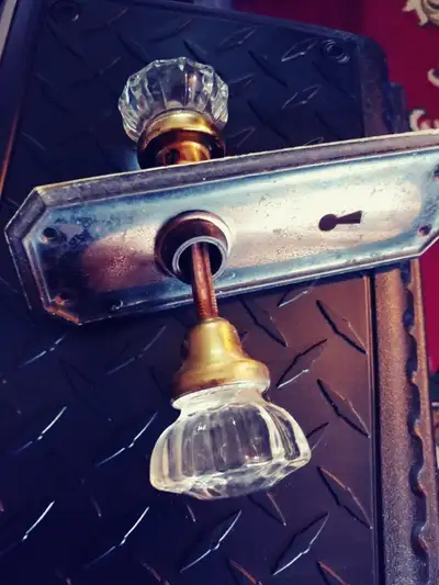 Vintsge ornate antique door back plates 12 sided glass door knobs knob plate lock set