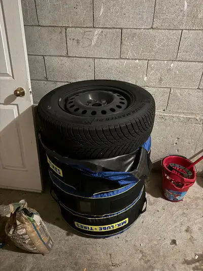 Moto Master Winter Tires 235/65/17 108V Bolt Pattern 5X114.3 Came off Kia Sorrento 2021 (Sold Car) m...