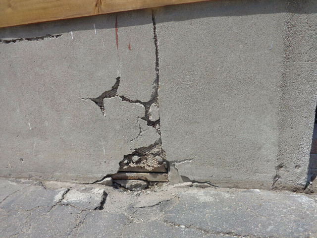 Crumbling walls? in Brick, Masonry & Concrete in Oshawa / Durham Region
