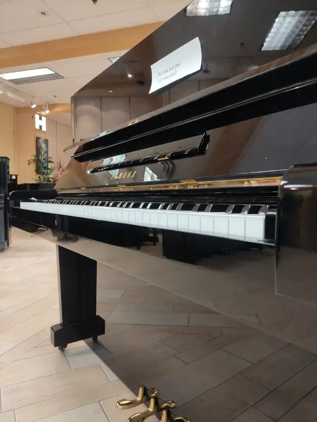 Yamaha Piano in Pianos & Keyboards in Longueuil / South Shore - Image 11