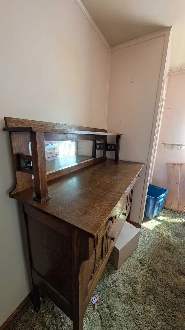hutch sideboard 1940s  in Hutches & Display Cabinets in Edmonton - Image 2