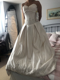 Beautiful Mori Lee wedding gown BNWT