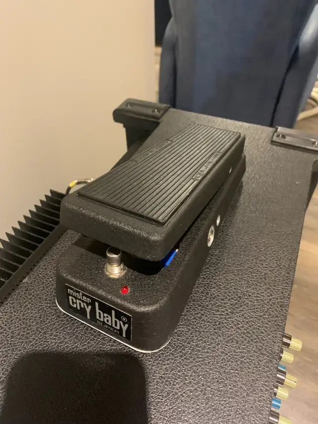 Dunlop EW-95V Mister Cry Baby Super Volume Wah Wah in Amps & Pedals in West Island - Image 3