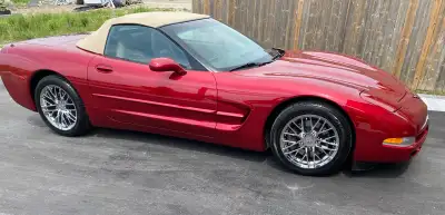 2002 CHEVROLET CORVETTE 2DR CONVERTIBLE | ACCIDENT-FREE, 76K KM, MAGNETIC RED EXTERIOR, TAN LEATHER...