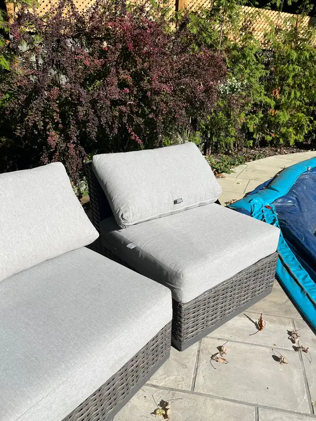 Beautiful outdoor wicker chairs with cushions!! And side table in Patio & Garden Furniture in Markham / York Region - Image 4