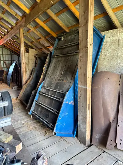 Hey selling an Original 1950’s~60’s Era Step side Box. The Guy i bought it off of told me it was bro...