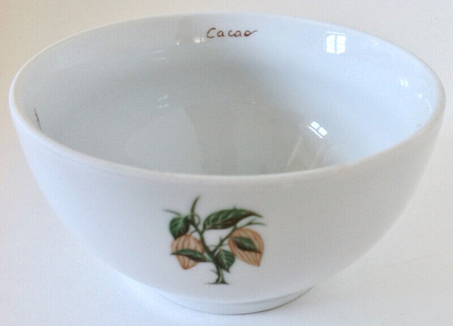 Vintage. Collection. Magnifique bol à cacao porcelaine Lubiana dans Art et objets de collection  à Lévis