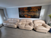 3 piece Like new Real leather beige cream colour couch set 