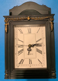 Horloge murale avec rangement pour clés ou autres items