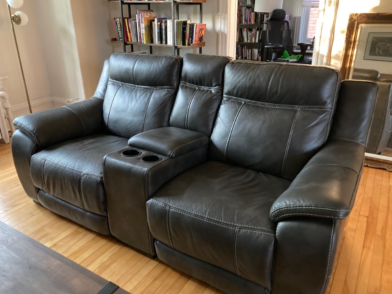 Luxurious reclining Novo twoseat sofa with removable console Couches