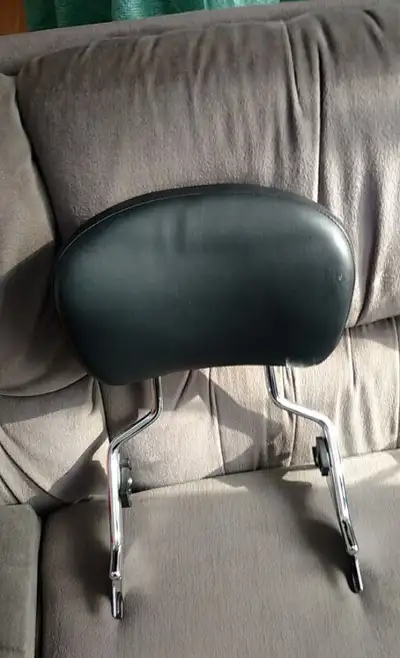 Genuine Harley-Davidson backrest (sissy bar) fitting large fender touring models with clip on system...