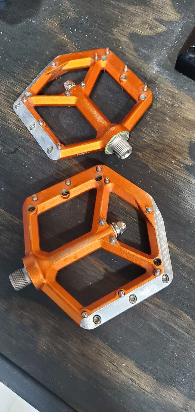 Spank spike mountain bike pedals in Frames & Parts in Thunder Bay