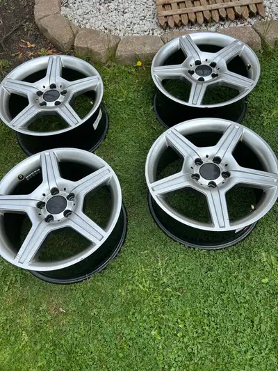 I'm selling a set of used MB Wheels MB17F45HS alloy rims, sized at 17x8.0 with a 5/112 bolt pattern,...