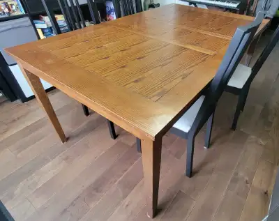 Solid Wood dinning table - Extendable piece installed as per pictures. Full dimensions: 40"Wx66"Lx30...