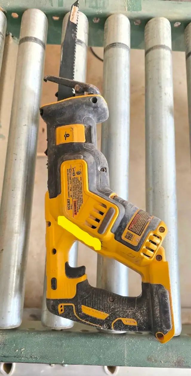 20V DeWalt XR MAX Cordless  Reciprocating Saw in Other in Kitchener / Waterloo - Image 3