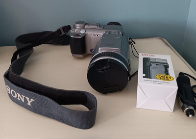 Sony Cyber-shot DSC-F707 5MP Digital Bridge Camera - works, View more