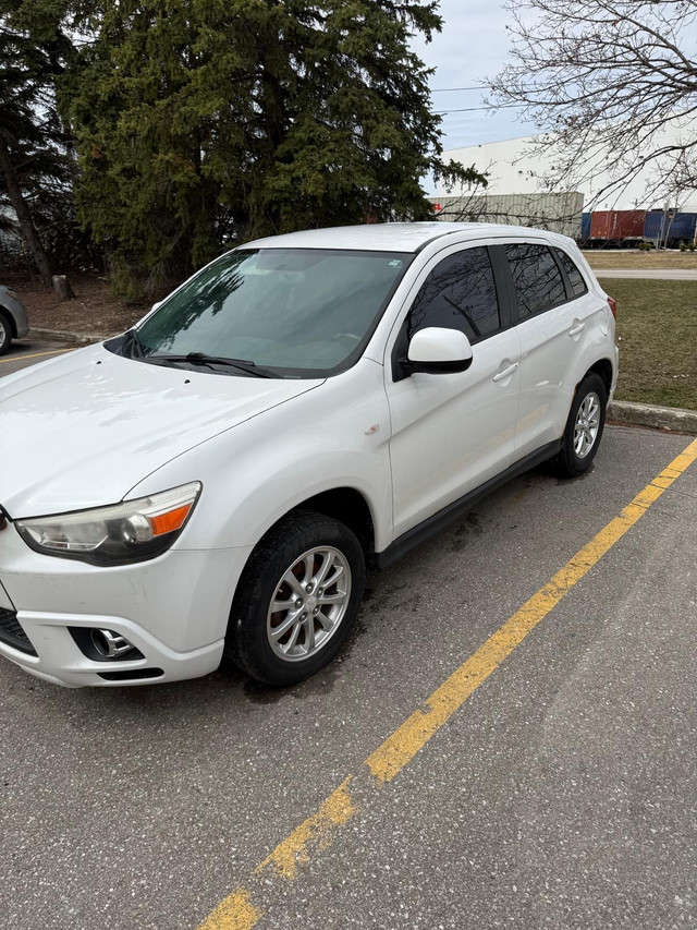 2011 Mitsubishi RVR White in Cars & Trucks in City of Toronto - Image 2