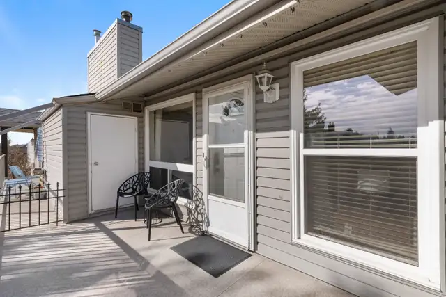 2 bedroom carriage home for rent walking distance to WEM