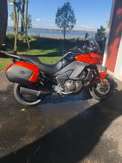 Superbe moto Versy 1000 LT comme neuve,conditions show room inspecter tous les années chez le conces...