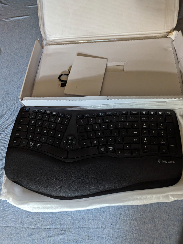 Jelly Comb KE68 Multi-Device Ergonomic Keyboard, (2.4G+BT1+BT2) in Mice, Keyboards & Webcams in Belleville - Image 3