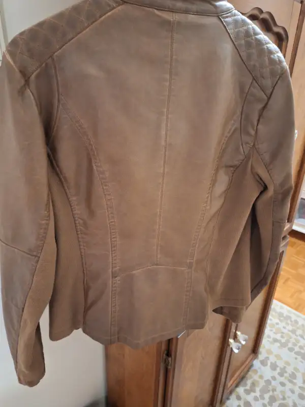 RICKIS  Faux Leather Jacket w/hood. dans Femmes - Hauts et vêtements d'extérieur dans Région d’Oshawa/Durham - Image 5