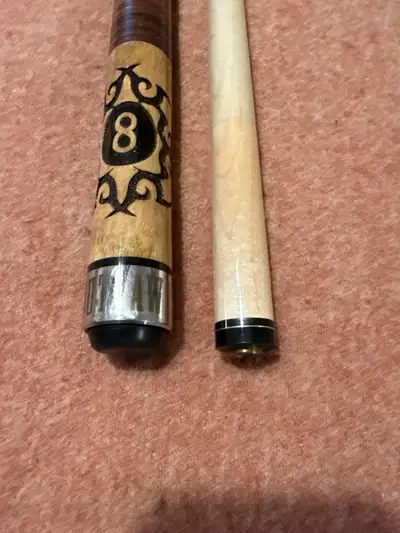 Outlaw pool cue with Kamui hard break tip, like new . Cost 50 bucks, selling the cue for 150 firm, i...