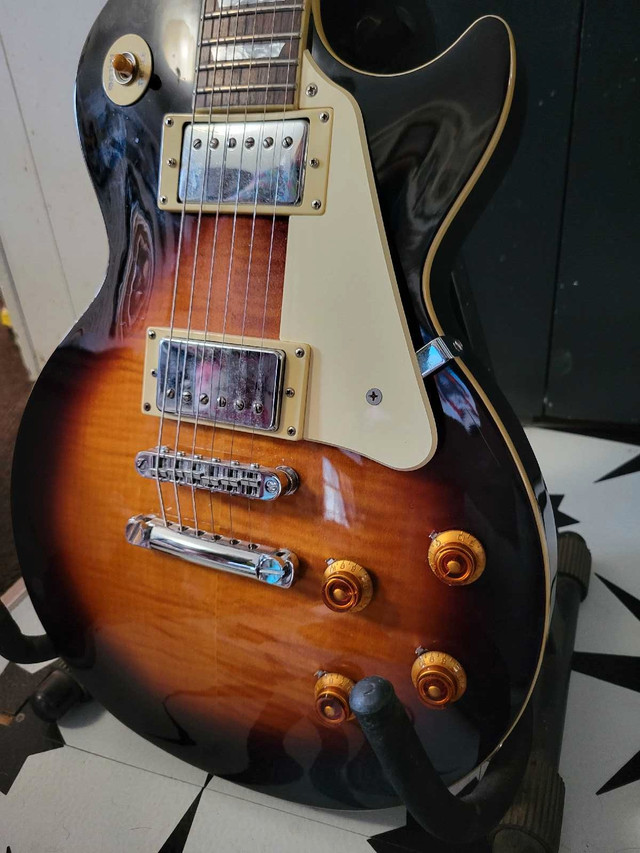 Epiohone Les Paul standard  in Guitars in London - Image 2