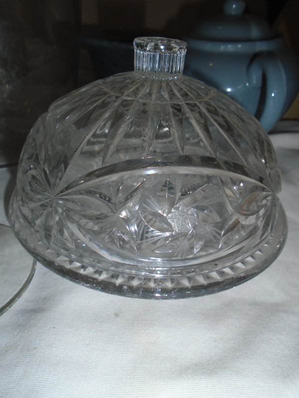 Crystal Covered Butter Dish $ 10. in Kitchen & Dining Wares in Thunder Bay