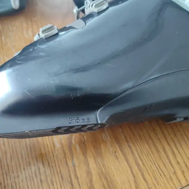 Bottes 315 mm usagée  in Ski in Saguenay - Image 3