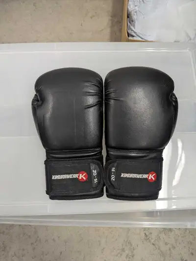 16Oz boxing gloves , View more