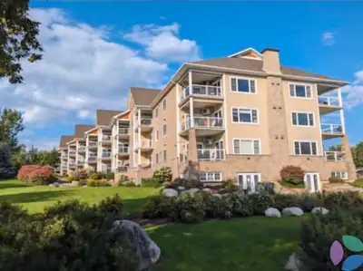 Condo 4 1/2 à louer directement au bord du Lac Mégantic