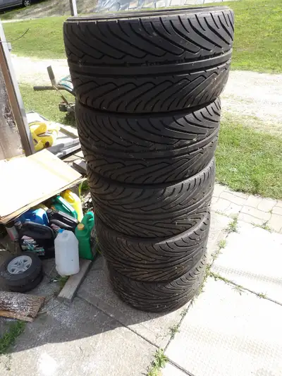 They are new, never mounted on the rims.