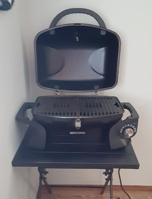 Master Chef Portable 1800 W Electric BBQ in BBQs & Outdoor Cooking in Calgary