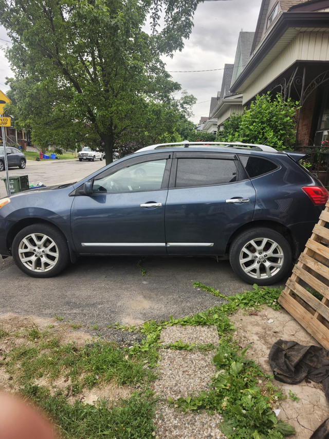 2013 Nissan Rogue in Cars & Trucks in Hamilton