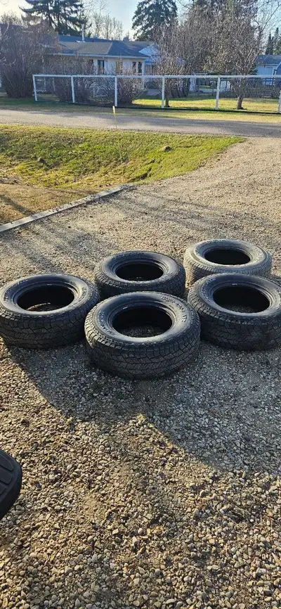 Hankook Dynapro AT2 tires for sale 235/75/R15 <10000k on them 4 years old Off of a 1998 Silverado, C...