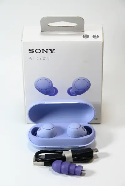 New in open package. Comes as pictured. Features: Noise cancelling technology to immerse yourself in...