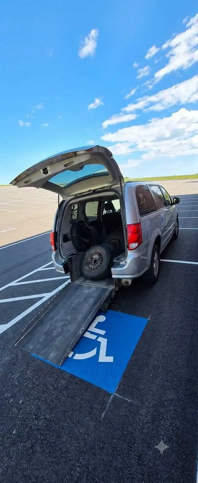 ACCESSIBLE VAN 126,000KM REAR MANUAL RAMP 