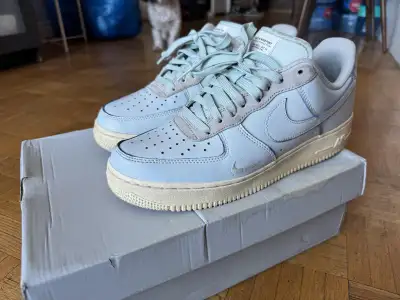 Nike Devin Booker x Air Force 1 Size 9, View more
