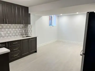 2-Bedroom Legal Basement Apartment for Rent – Central Erin Mills (Available June 2025) Monthly Rent:...
