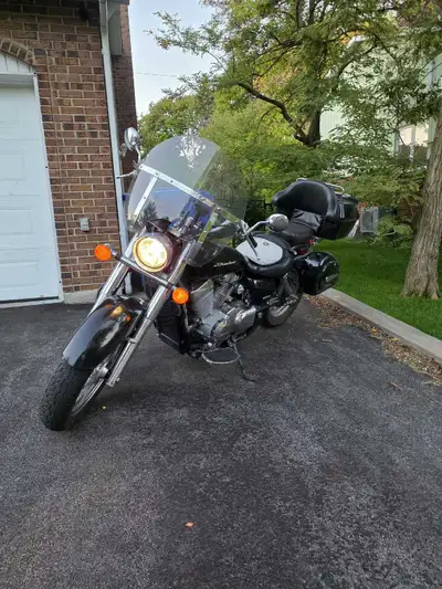 Bas Kilométrage - Poignées chauffantes - Valises latérales solides - Grand coffre arrière top case -...