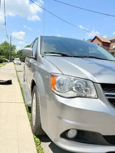2016 Grand Caravan Two new tires Injection working No lights on the dashboard 182,700 km Safety on y...