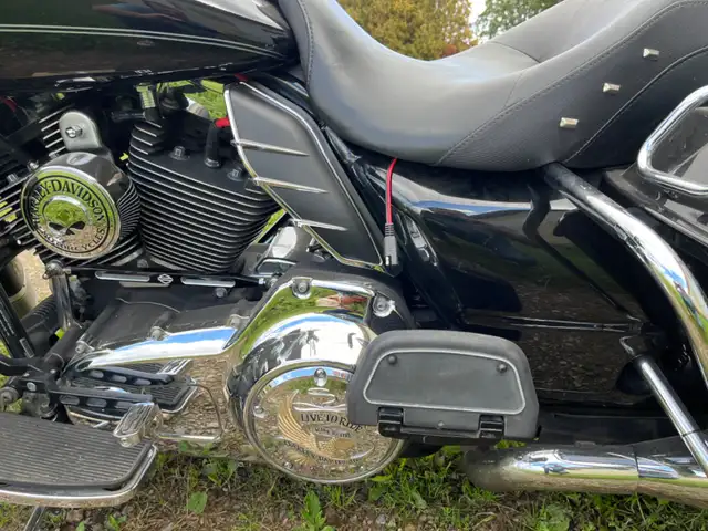 2011 Road King many add-ons(negotiable) in Touring in Oakville / Halton Region - Image 10