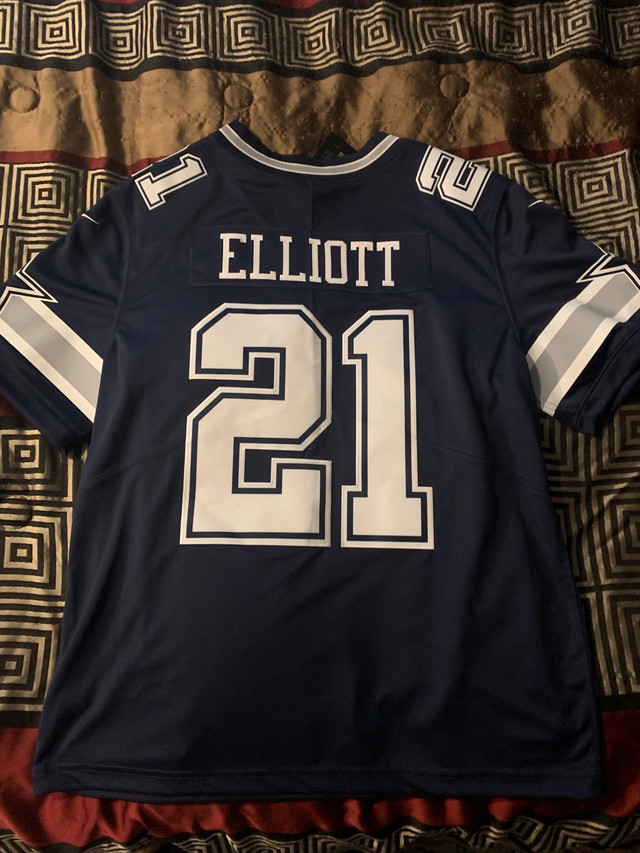 Brand New w/tags Nike NFL Dallas Cowboys Elliott Jersey XL in Arts & Collectibles in Vernon - Image 2